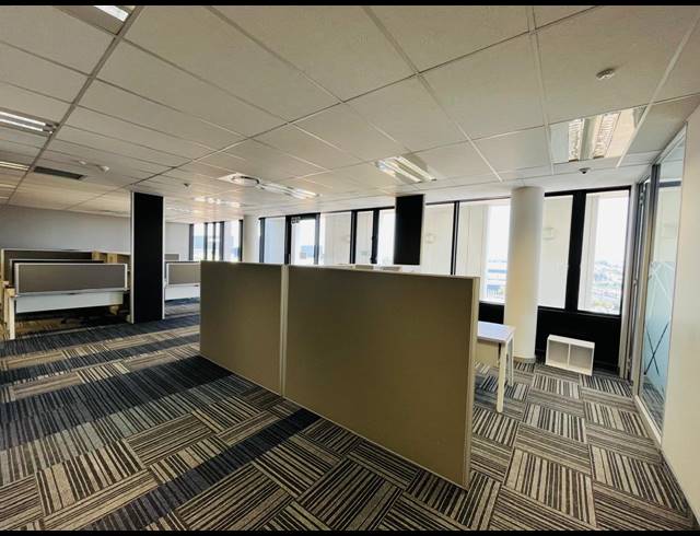 1,600M² OFFICE TO LET IN WATERFALL